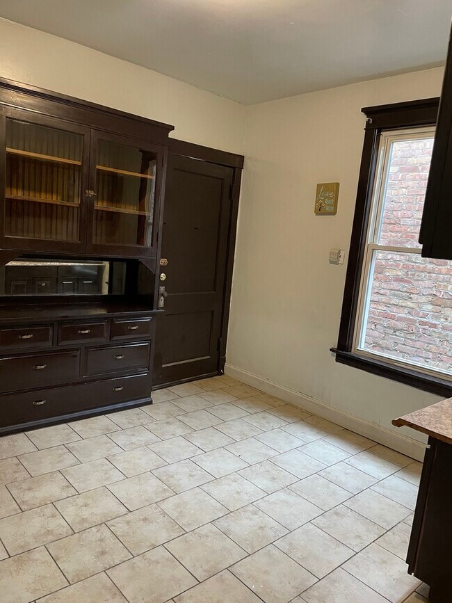 Foto del edificio - 3422 W Armitage Ave
