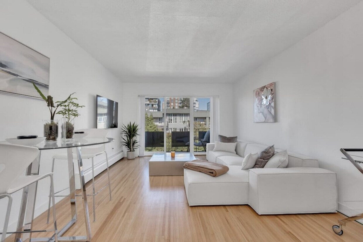 Primary Photo - 1550 W 11th Ave