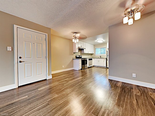 Building Photo - 3 br, 1 bath  - 1025 35th Ave Apt 16