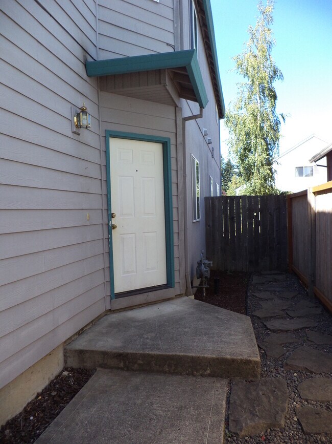 Foto del edificio - Spacious Townhouse in Close in Community a...