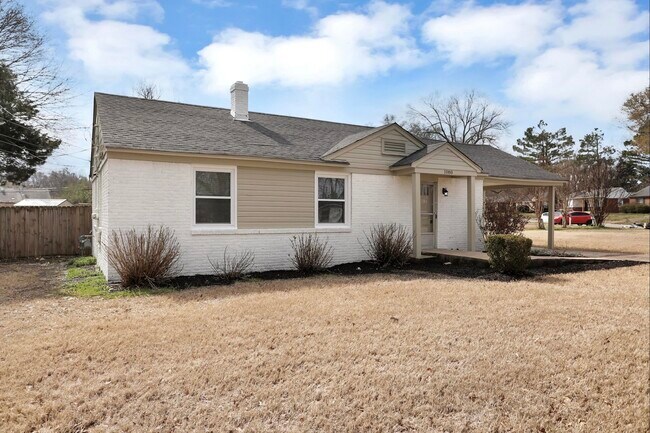 Building Photo - 1080 Larry Ln