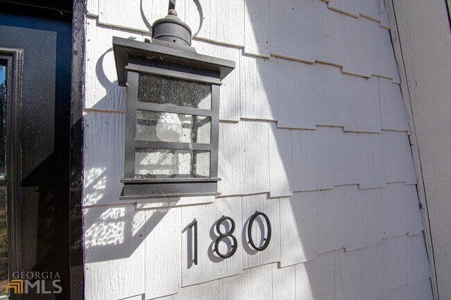 Building Photo - 180 Nowhere Rd
