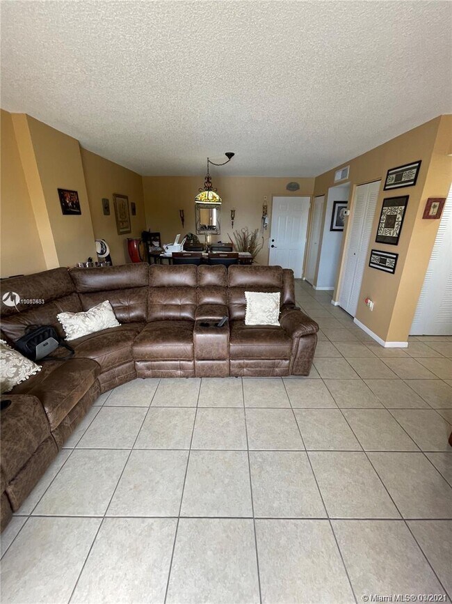 Foto del edificio - 8240 SW 210th St
