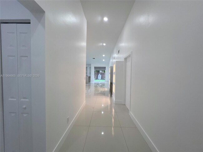 Foto del edificio - 853 NW 131st Ave