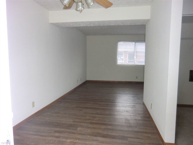 Building Photo - 2127 N Center St