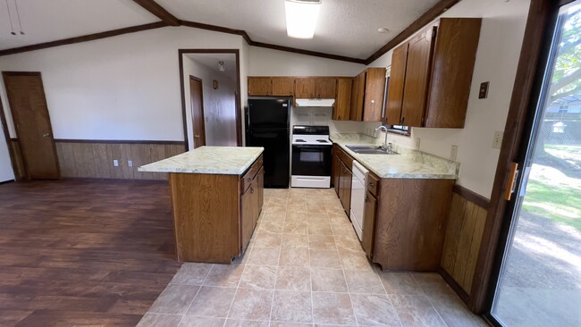 Kitchen - 206 S Oak Hill St