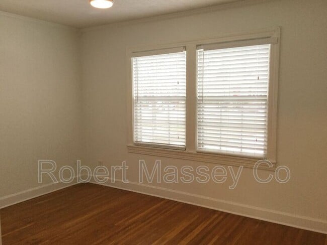 Foto del edificio - 4309 Briarwood Rd