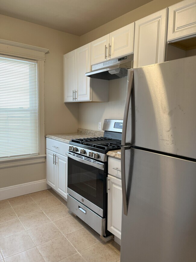 Cocina - 2 N Austin Ave