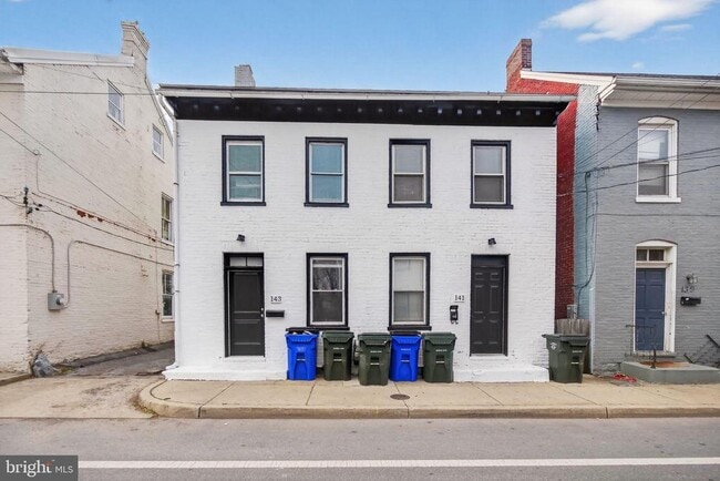 Building Photo - 141 S Locust St