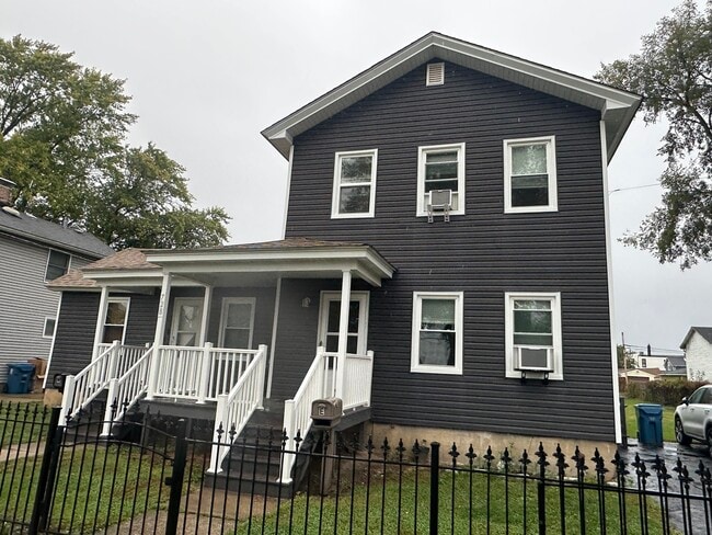 Building Photo - 728 Kane St