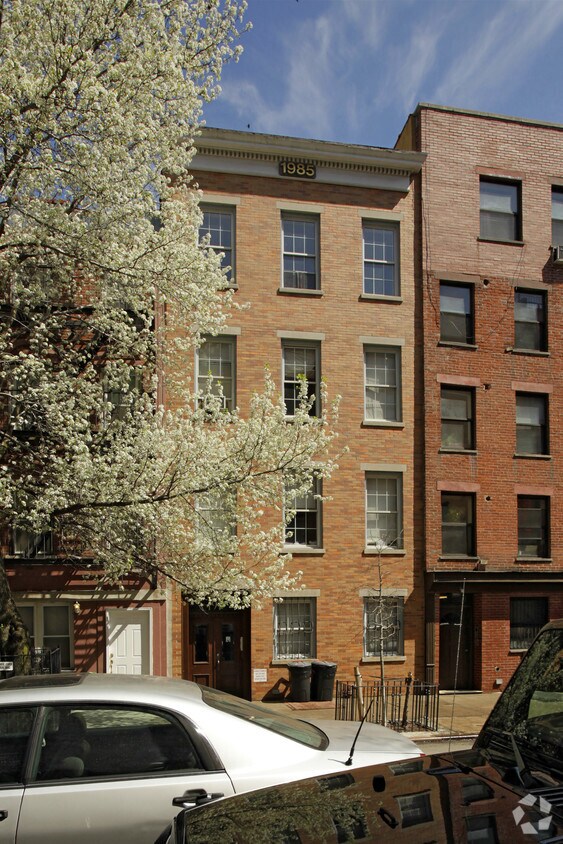 Building Photo - 191 E 7th St