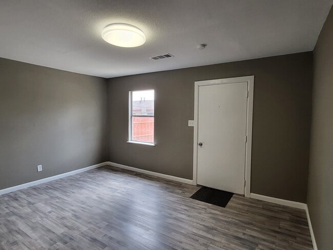 Foto del edificio - 9605 Grady Ln