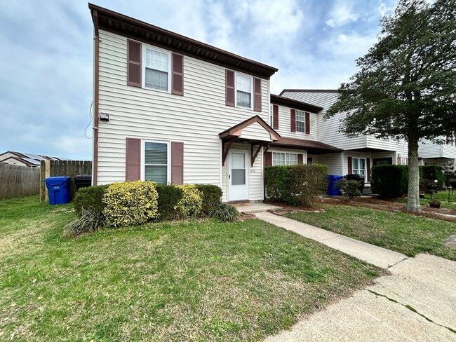 Foto del edificio - Renovated End-Unit Townhome in Virginia Beach