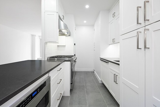 Building Photo - 45 E 89th St