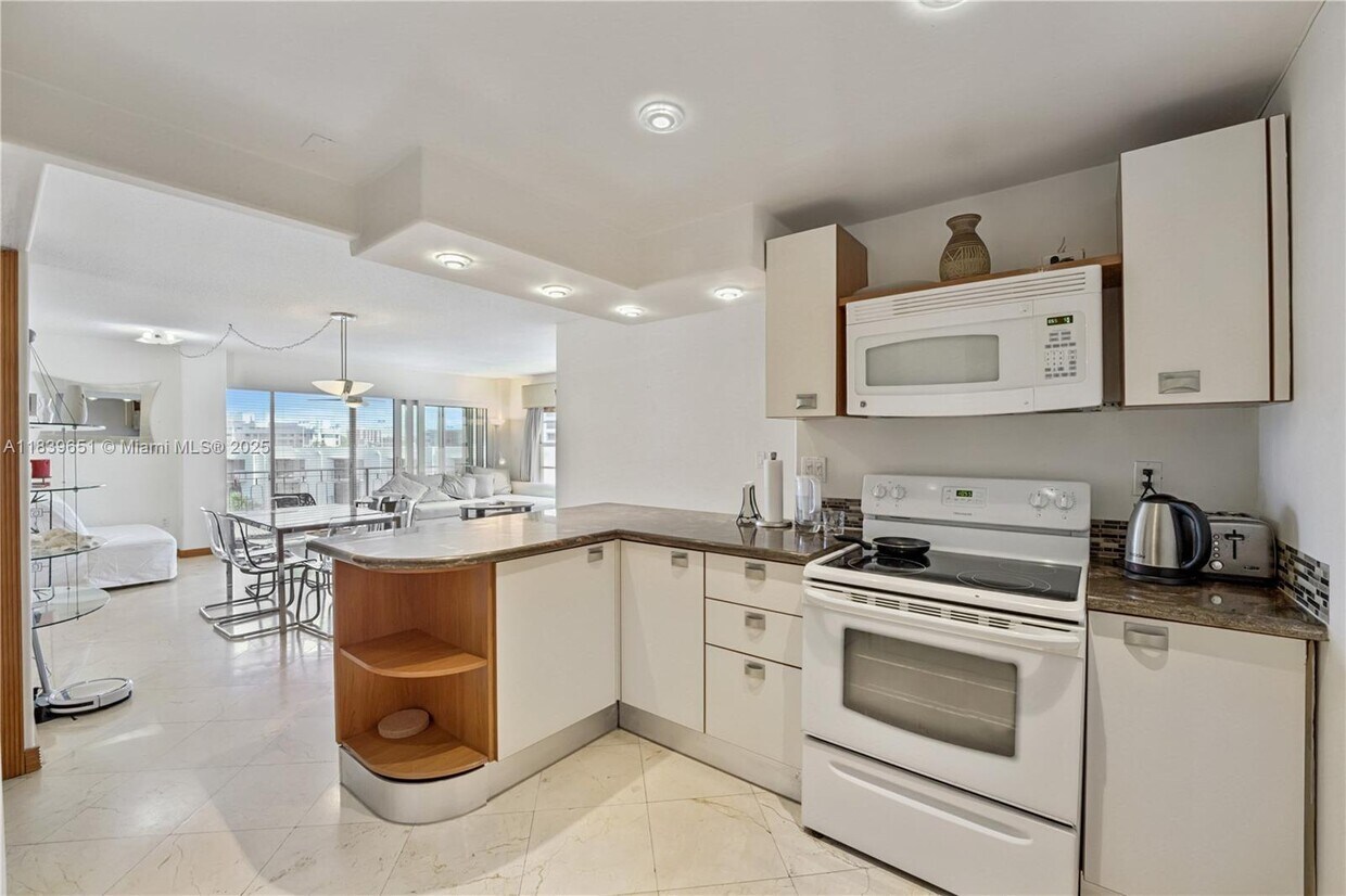 Foto principal - 11111 Biscayne Blvd