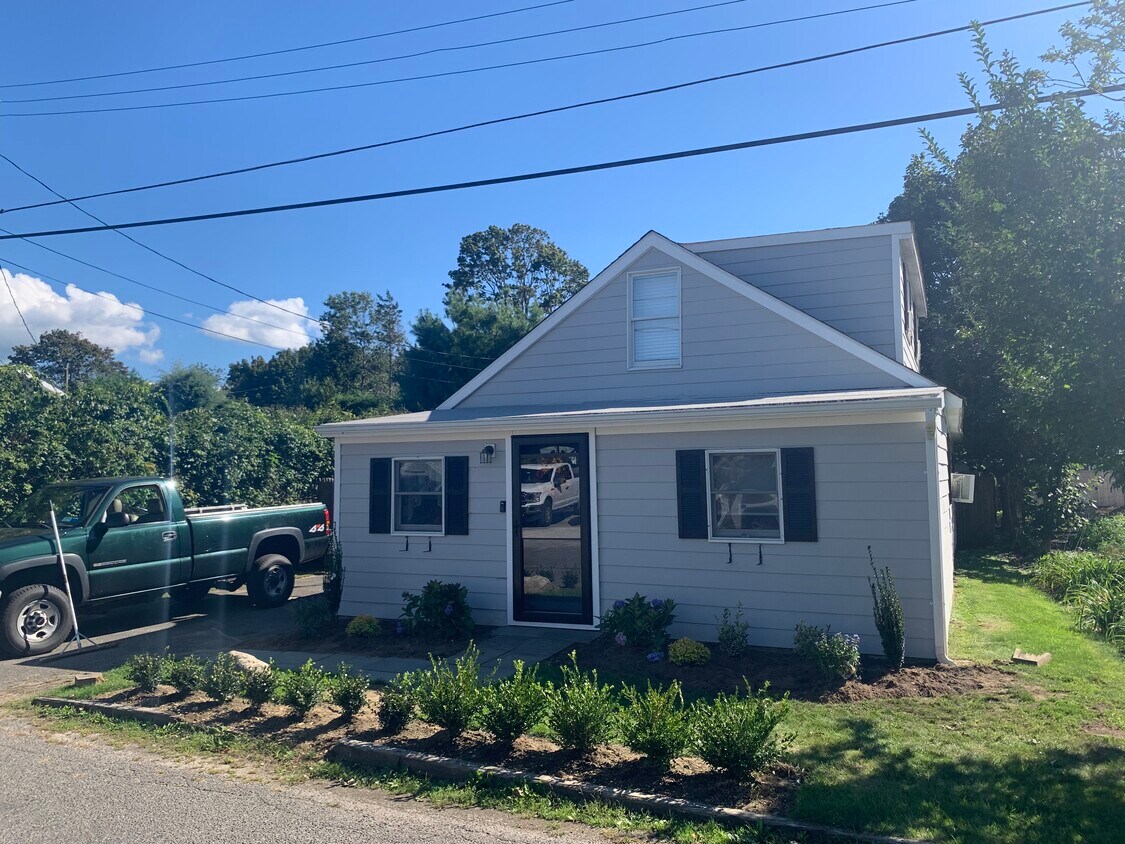 703 Flint St, Greenport, NY 11944 House Rental in Greenport, NY