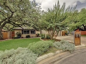 Building Photo - 3607 Summit Bend