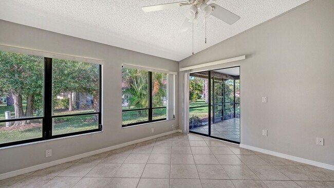 Building Photo - 2/2 Villa in South Sarasota