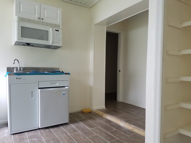 kitchen - 1293 Old Bridge Rd