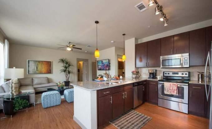 Building Photo - 2 bedroom in Sugar Land TX 77498