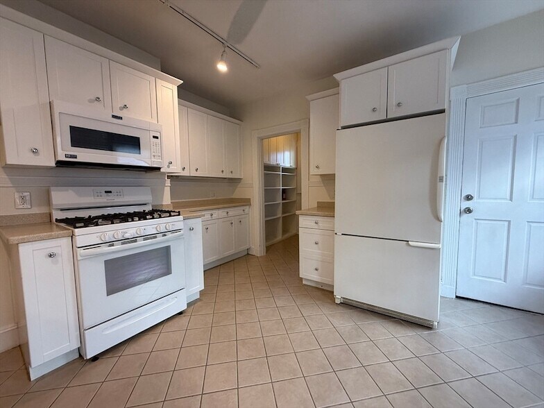 Primary Photo - 10 Grovenor Rd