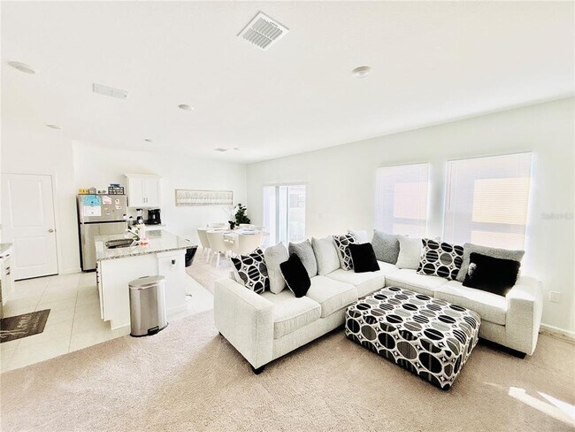 Foto del edificio - 2532 Peony Pl