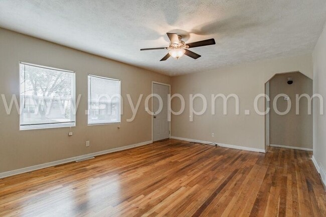 Building Photo - 7350 S 70th St