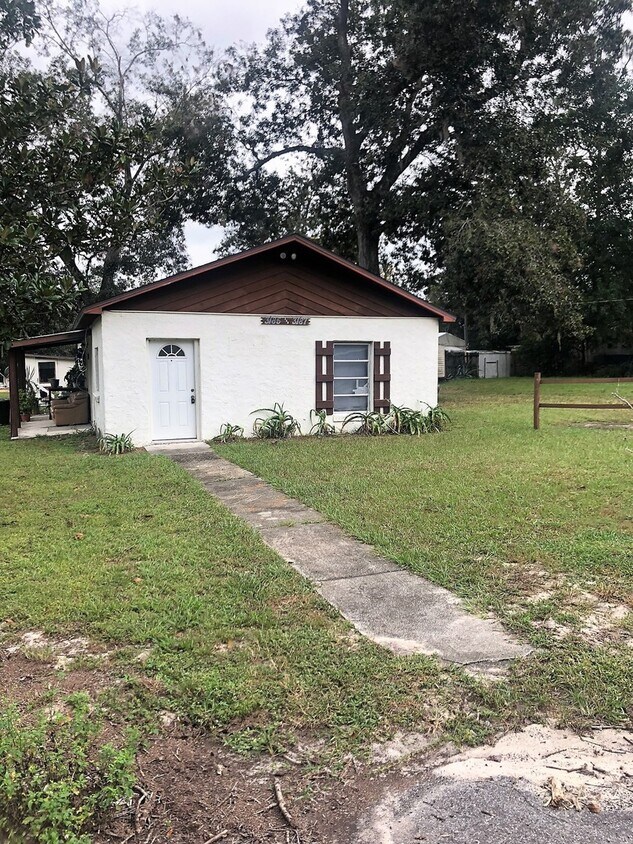 Building Photo - HUGE 1BR/1BA Dade City Duplex NO APPLICATI...