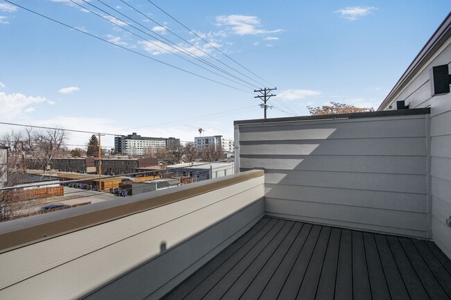 Building Photo - Knox 5