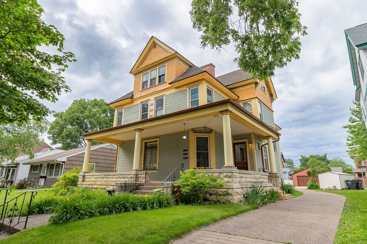 Primary Photo - 1025 Cameron Ave