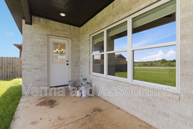 Building Photo - 970 Trestle Ln
