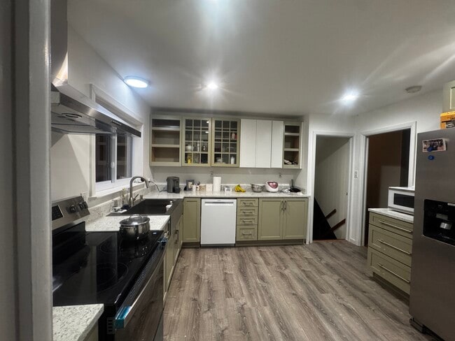 Building Photo - 8409 Freestone Ave