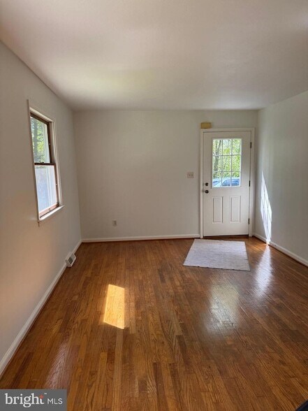 Foto del edificio - 6025 Honey Hollow Rd