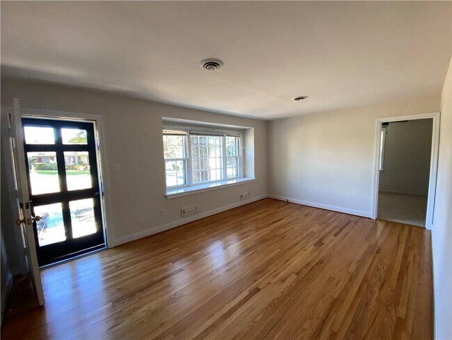 Building Photo - 502 Glendale Dr