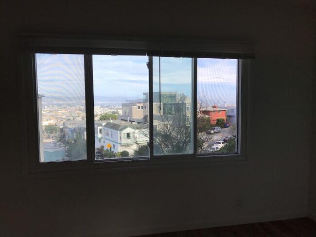 Building Photo - bedroom in San Francisco CA 94114