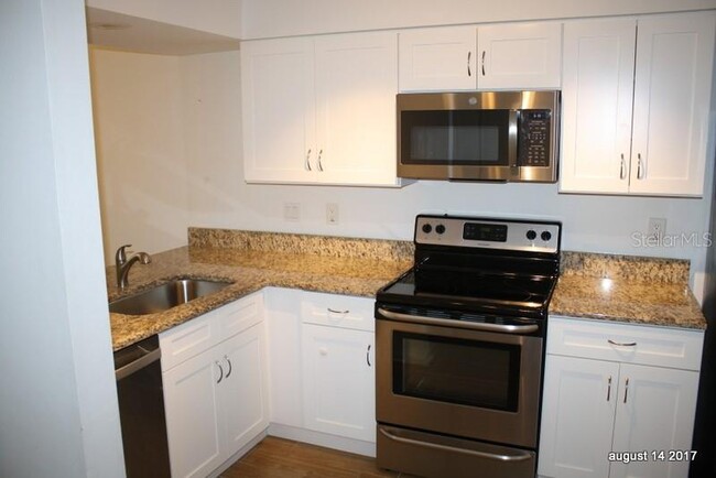 Building Photo - 6533 Spring Flower Dr