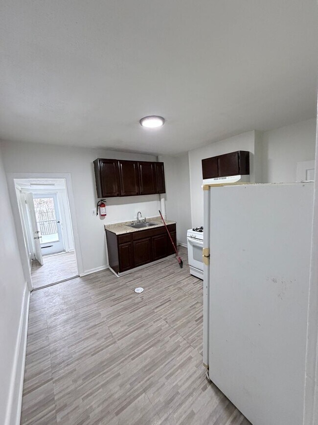 Foto del edificio - 2 bed 1 bath Brand new