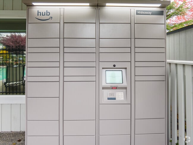 Amazon Hub - The Hideaway at University Place