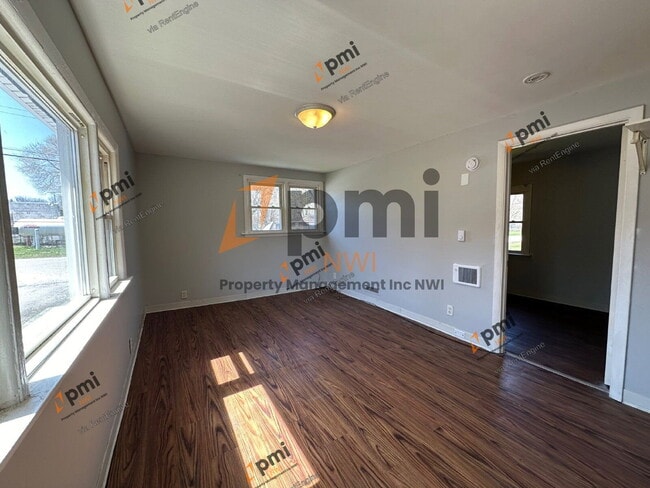 Building Photo - 5030 W Ridge Rd