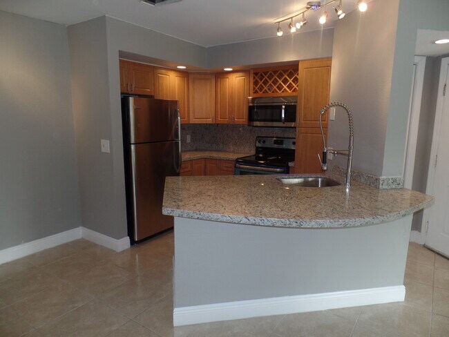 Building Photo - 3350 Pinewalk Dr N
