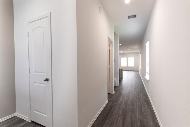 Foto del edificio - 5602 Sycamore Glen Dr