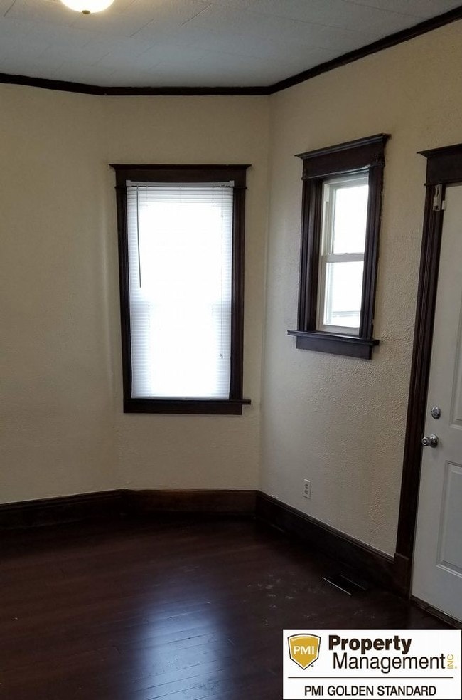 Building Photo - 4 Bedroom