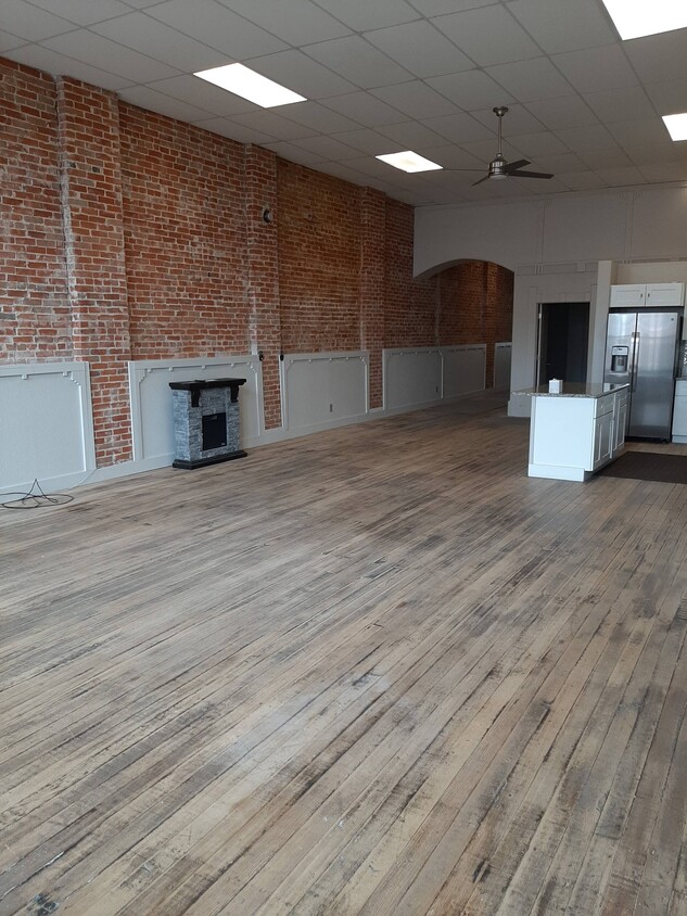 Foto principal - 108 E Main St