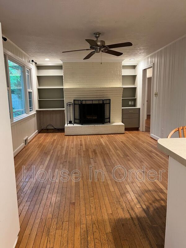 Building Photo - 8 Oakwilde Dr