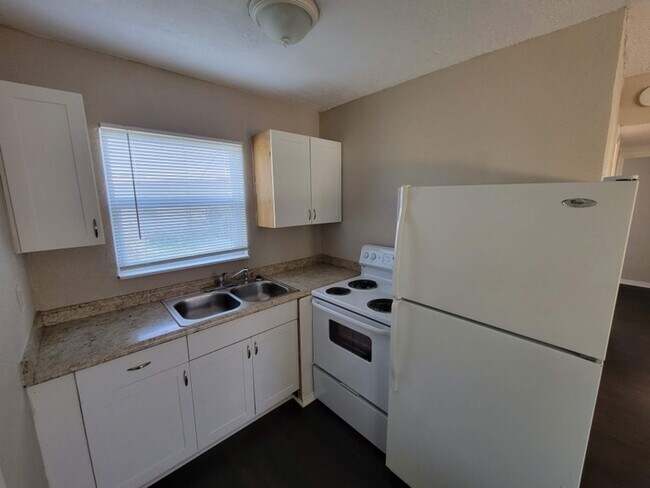 Building Photo - 6255 65th Ct N