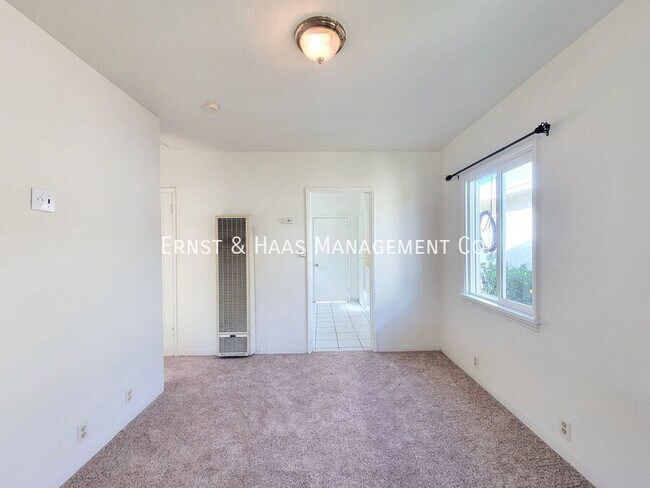 Foto del edificio - 3031 E 65th St