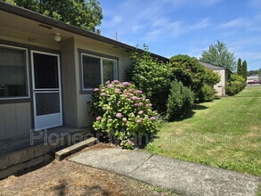 Building Photo - 807 NE Alameda Ave
