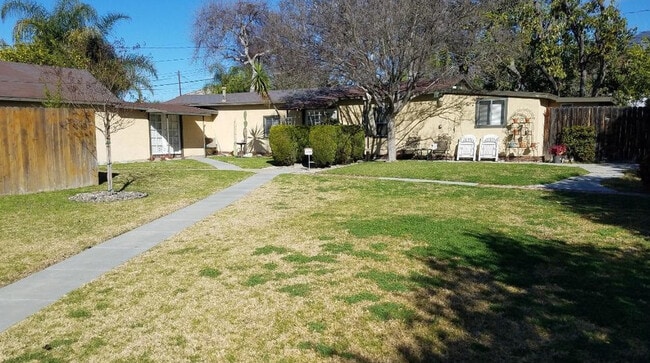 Front of unit - 3851 Oakdale St