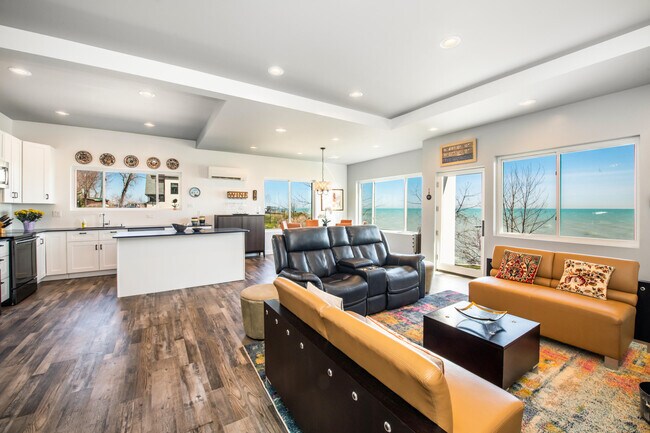 Foto del edificio - 8609 Lakeshore Dr
