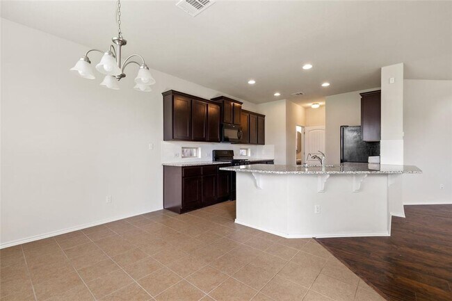 Foto del edificio - Spacious 3 Bed / 2.5 Bath in Prime Round Rock Location